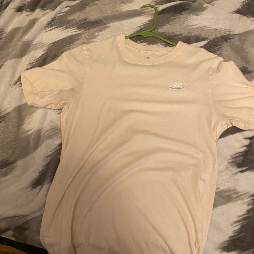 Nike Men's Cream T-Shirt